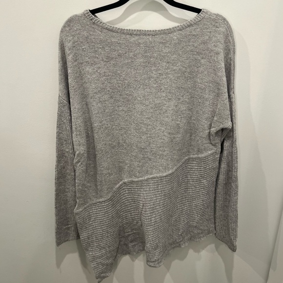 Trouve Gray Asymmetrical Sweater Size M - Picture 4 of 8
